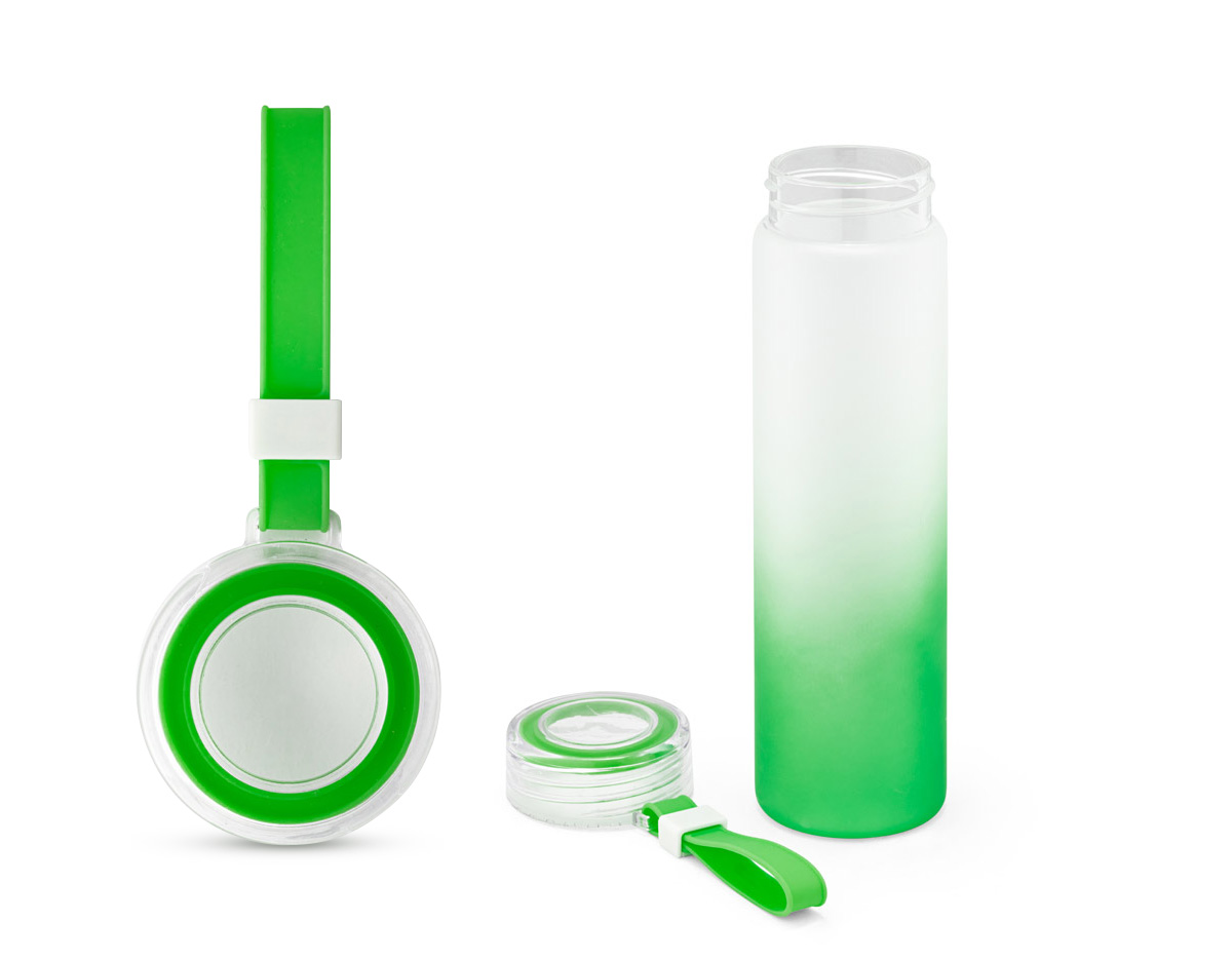 Esta squeeze é fabricada em vidro borossilicato, material resistente a choques térmicos e ideal para bebidas quentes ou frias. Com capacidade de 470 mL, ela acompanha uma tampa em AS (plástico resistente), que garante vedação segura e fácil transporte.