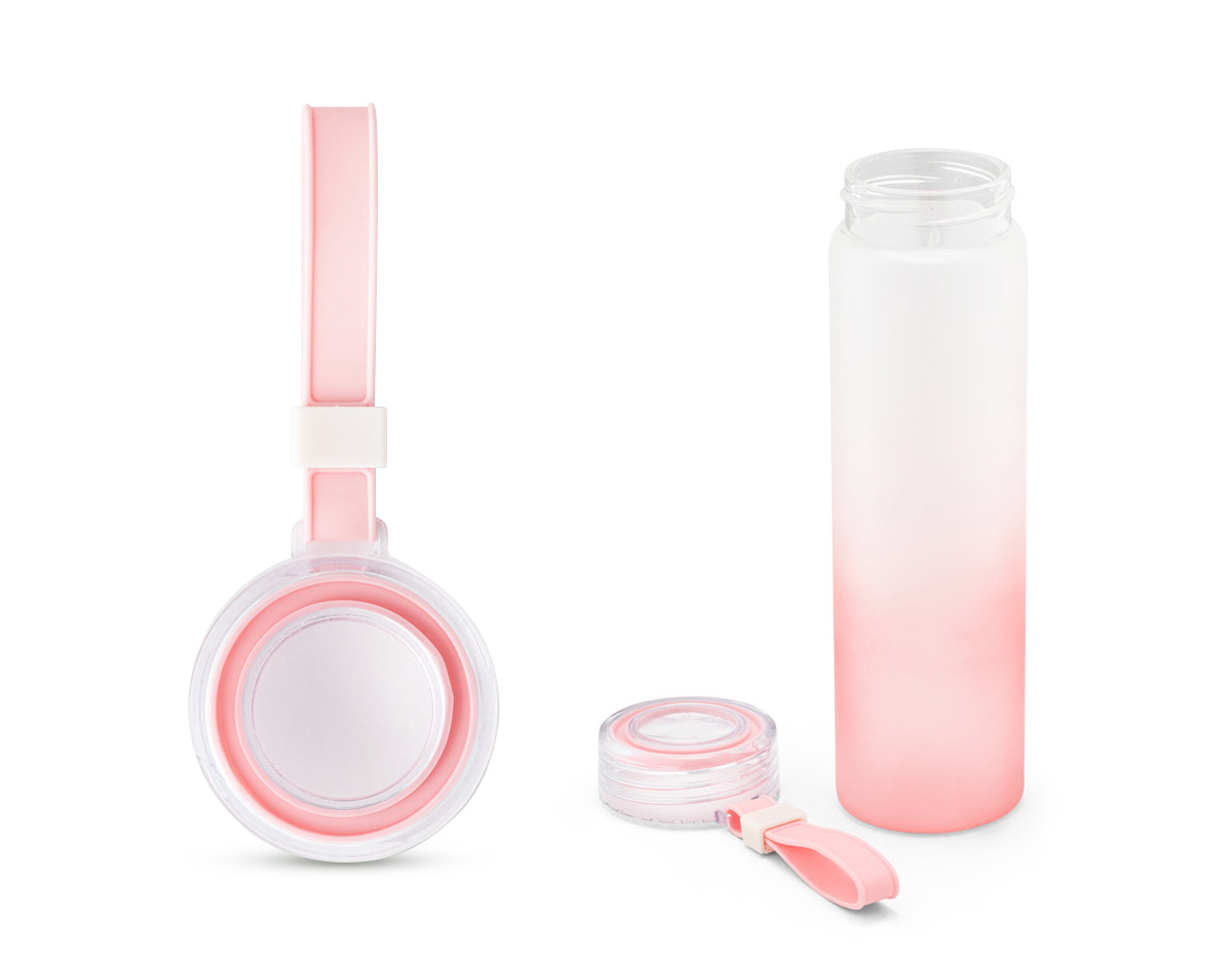 Esta squeeze é fabricada em vidro borossilicato, material resistente a choques térmicos e ideal para bebidas quentes ou frias. Com capacidade de 470 mL, ela acompanha uma tampa em AS (plástico resistente), que garante vedação segura e fácil transporte.