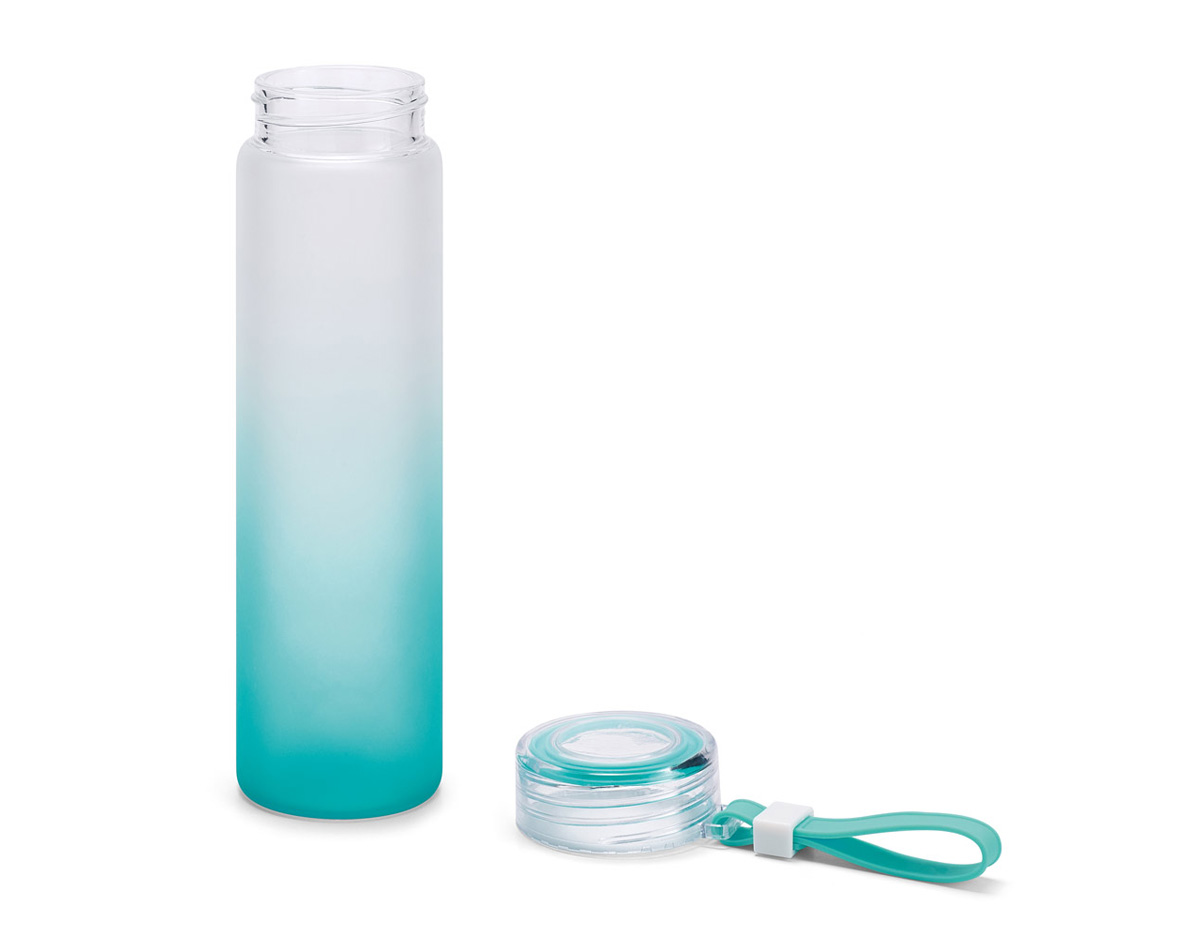 Esta squeeze é fabricada em vidro borossilicato, material resistente a choques térmicos e ideal para bebidas quentes ou frias. Com capacidade de 470 mL, ela acompanha uma tampa em AS (plástico resistente), que garante vedação segura e fácil transporte.