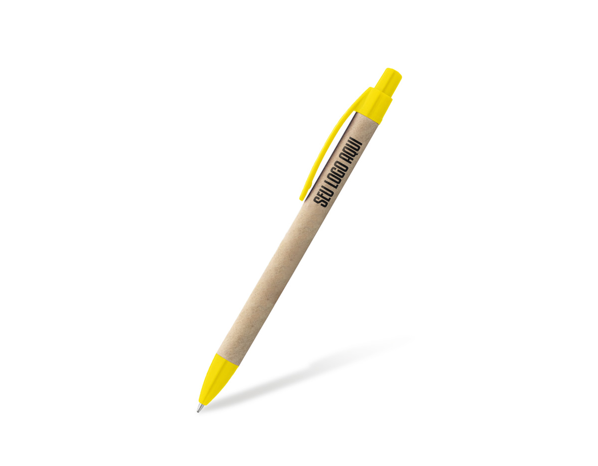 Esferográfica ecológica com corpo em papel kraft, combinando sustentabilidade e estilo. Possui clipe e ponteira em plástico resistente. Dimensões: diâmetro de 10 mm e comprimento de 138 mm. Ideal para ações promocionais e uso diário.