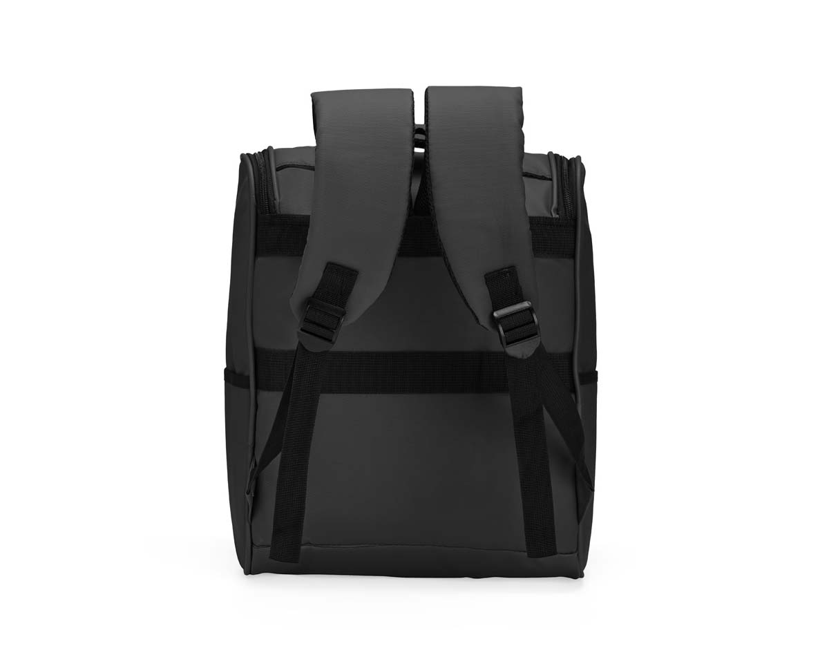 Mochila executiva em couro sintético resistente à água, com compartimento principal amplo, dois bolsos acolchoados para notebooks de até 14", bolso frontal com fivela e botão magnético, dois bolsos laterais, engate para mala e alças acolchoadas. Ideal para praticidade e conforto no dia a dia.