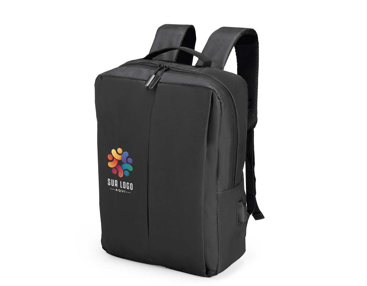 Mochila de poliéster com capacidade de 21 litros, ideal para trabalho ou escola. Possui alças ajustáveis, dois compartimentos, sendo um principal com divisórias, entrada USB e espaço para notebook de até 14". Conta ainda com bolso extra com zíper e engate para mala de viagem.