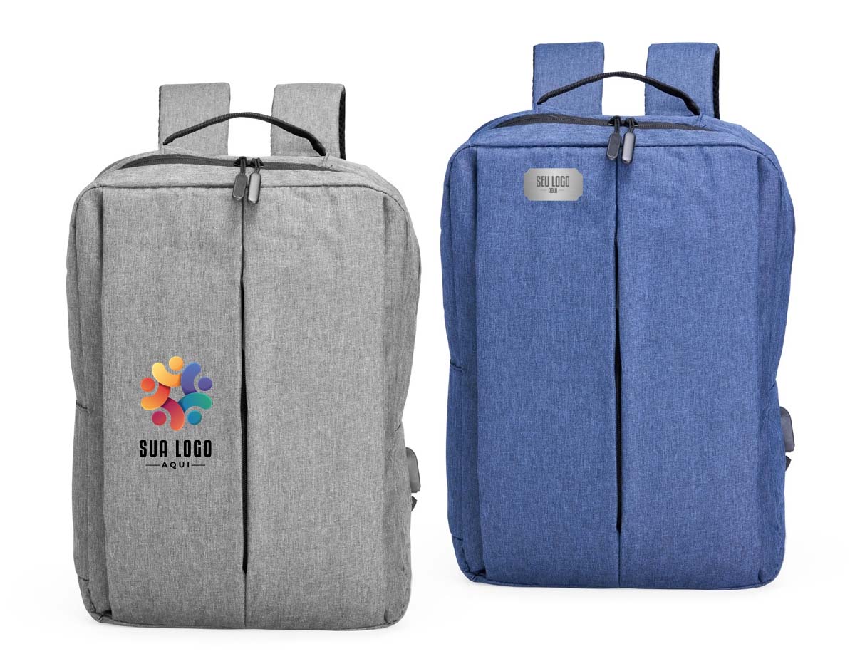 Mochila de poliéster com capacidade de 21 litros, ideal para trabalho ou escola. Possui alças ajustáveis, dois compartimentos, sendo um principal com divisórias, entrada USB e espaço para notebook de até 14". Conta ainda com bolso extra com zíper e engate para mala de viagem.