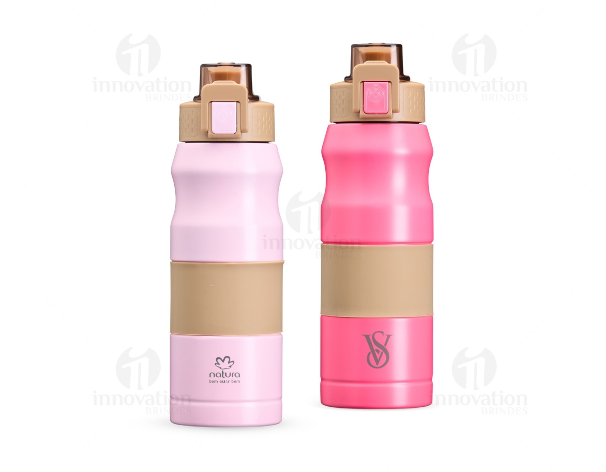 A squeeze térmica que vai te acompanhar em todos os momentos! Com 450ml de capacidade, ela é feita em inox SUS 304, trazendo resistência e praticidade para o dia a dia. A tampa rosqueável plástica com trava garante aquele toque de segurança, e a alça flexível facilita o transporte para qualquer lugar. Além disso, conta com um detalhe emborrachado removível, oferecendo uma pegada firme. Leve, prática e cheia de estilo para uma hidratação com muito mais conforto!