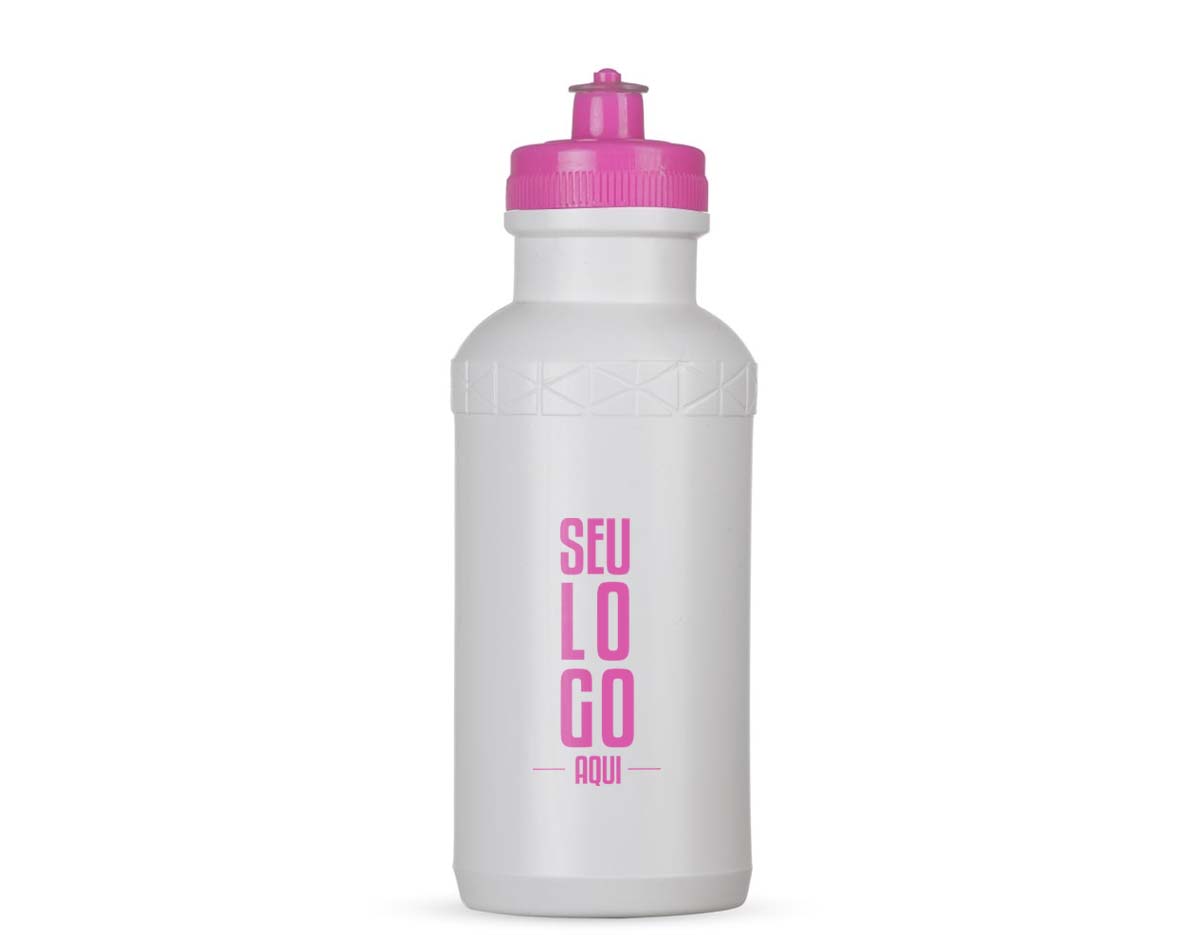 Squeeze de 500ml fabricado em plástico livre de BPA. Apresenta detalhe em relevo na parte superior e tampa rosqueável com bico de silicone, que proporciona praticidade no uso diário.