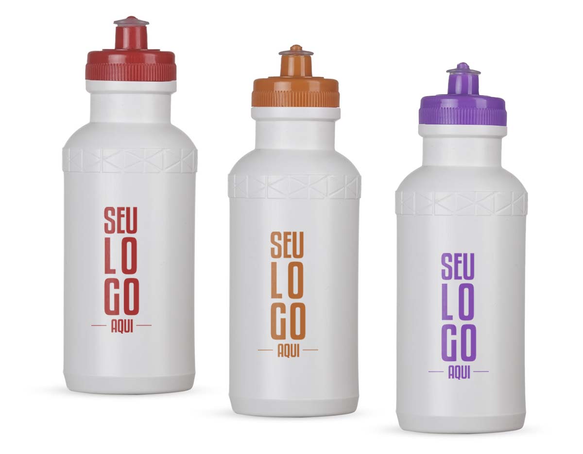Squeeze de 500ml fabricado em plástico livre de BPA. Apresenta detalhe em relevo na parte superior e tampa rosqueável com bico de silicone, que proporciona praticidade no uso diário.