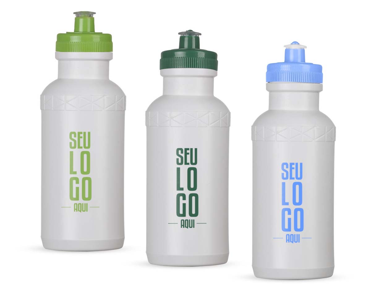 Squeeze de 500ml fabricado em plástico livre de BPA. Apresenta detalhe em relevo na parte superior e tampa rosqueável com bico de silicone, que proporciona praticidade no uso diário.