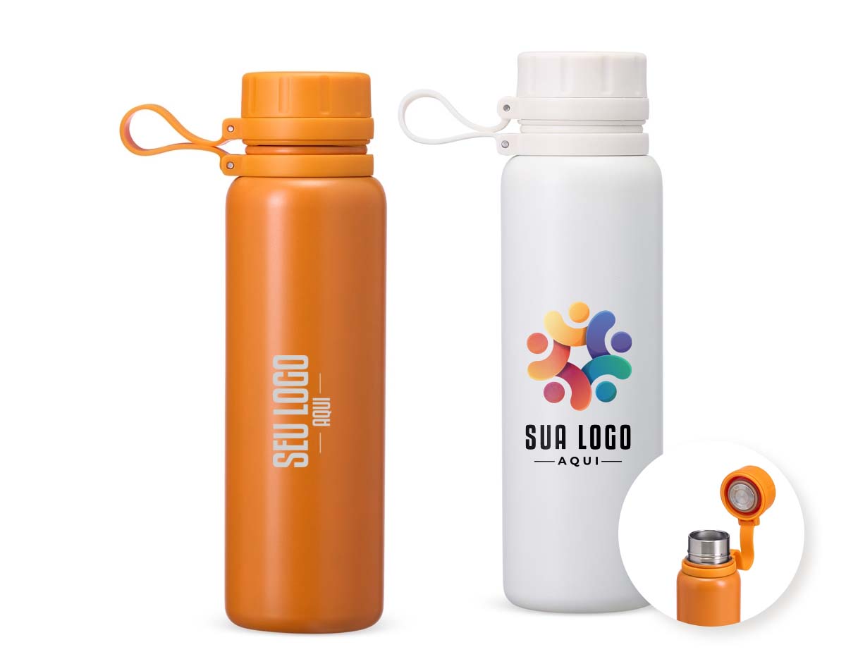 Garrafa térmica de inox com capacidade de 800ml. Conta com parede dupla que conserva a temperatura por mais tempo. Possui tampa rosqueável com alça de silicone embutida e sistema antivazamento com anel interno, oferecendo praticidade e segurança no transporte de bebidas.