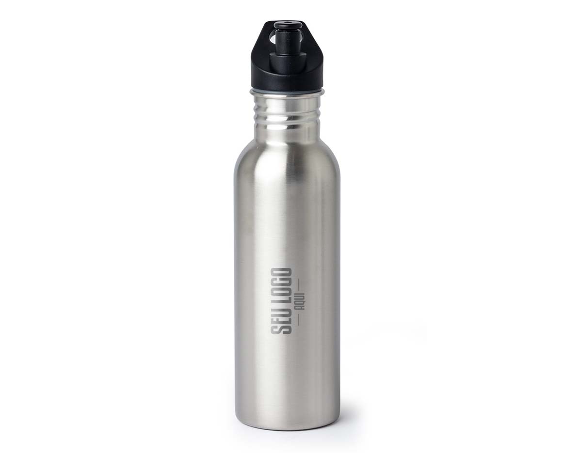 Squeeze em inox com capacidade de 700ml, ideal para hidratação no dia a dia ou atividades físicas. Conta com tampa rosqueável, bico plástico para facilitar o consumo e alça integrada que oferece praticidade no transporte. Resistente, durável e com design moderno, é uma excelente opção de brinde ou uso pessoal.  Deseja incluir alguma informação sobre cores ou personalização?