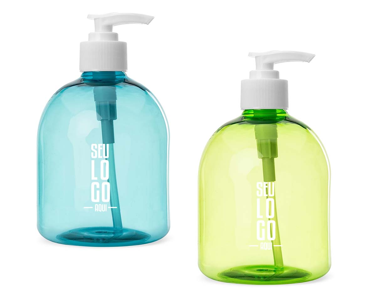 Frasco 480ml produzido em plástico colorido, tampa rosquável com válvula pump e trava de segurança, basta pressionar e girar a parte superior para travar o produto.