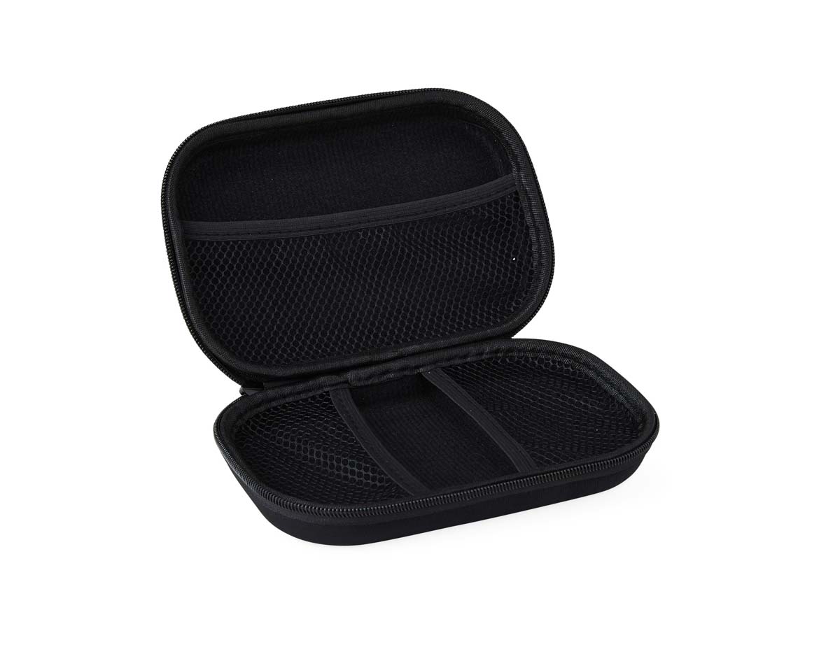 Estojo confeccionado em nylon resistente, com telas organizadoras internas que facilitam a disposição e o acesso rápido aos itens. O interior é totalmente forrado, oferecendo maior proteção aos componentes armazenados. Ideal para a montagem de kits tecnológicos, como acessórios de informática, carregadores, cabos, adaptadores, dispositivos eletrônicos e outros itens essenciais para o dia a dia ou viagens. Compacto, leve e funcional, é a solução prática para manter tudo organizado em um só lugar.