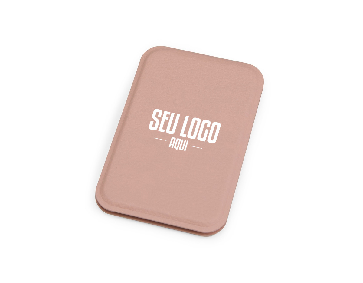 Leve este mini espelho para todo lugar. Com capa em couro sintético flexível com leves ranhuras para ajustar em até três posições diferentes, tornando-o um item prático e compacto, totalmente sob medida para carregar na mala, bolsa ou mochila e ajudar na aplicação de maquiagem.