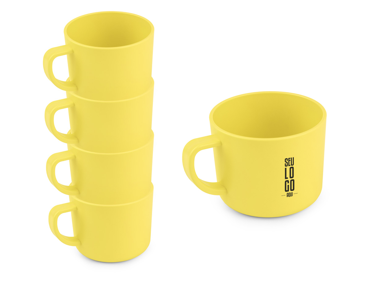 Conjunto com 4 xícaras confeccionadas em plástico RPET, todas na mesma cor, com design prático e funcional. Cada xícara possui capacidade para até 200 ml e é segura para uso em micro-ondas, oferecendo praticidade no dia a dia. Sustentáveis e reutilizáveis, são ideais para uso doméstico, corporativo ou em eventos.