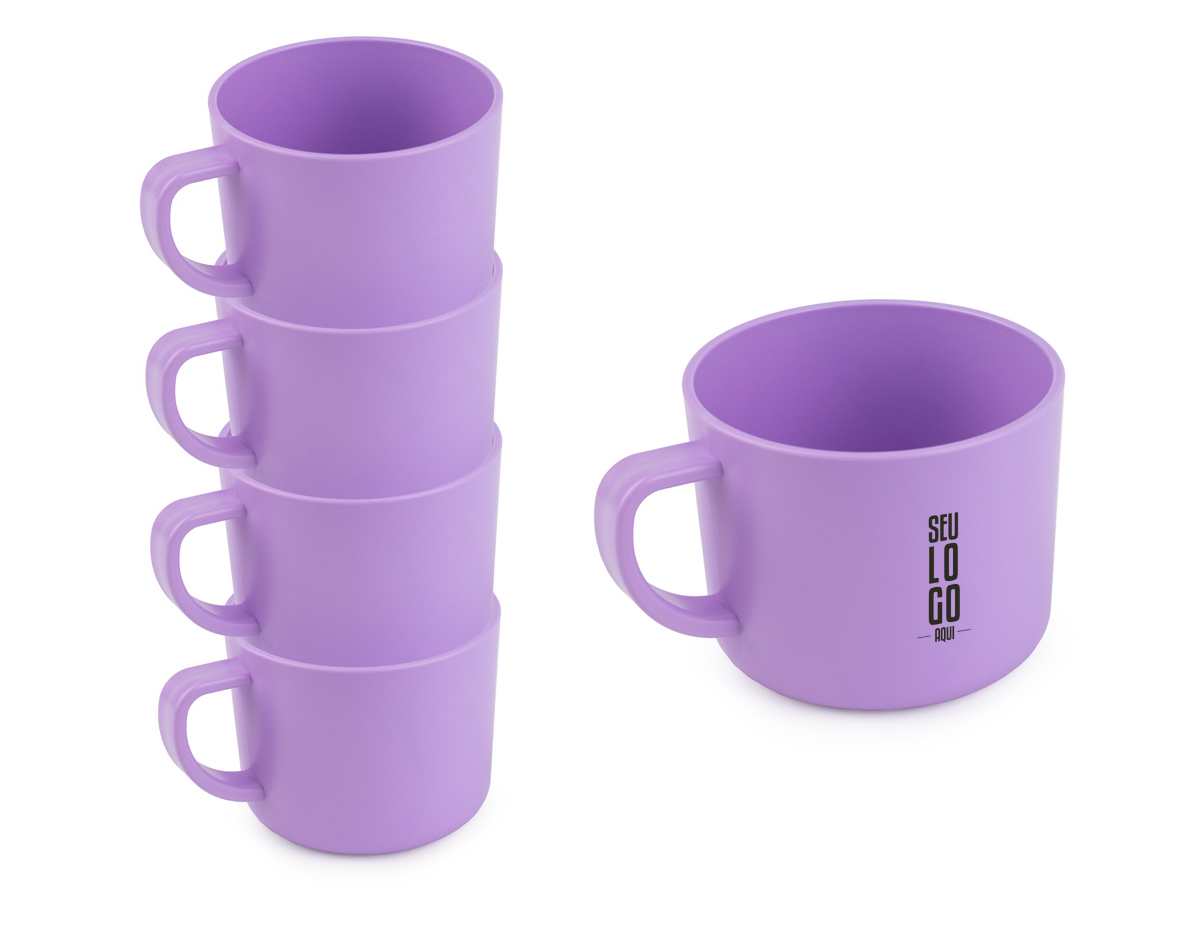 Conjunto com 4 xícaras confeccionadas em plástico RPET, todas na mesma cor, com design prático e funcional. Cada xícara possui capacidade para até 200 ml e é segura para uso em micro-ondas, oferecendo praticidade no dia a dia. Sustentáveis e reutilizáveis, são ideais para uso doméstico, corporativo ou em eventos.