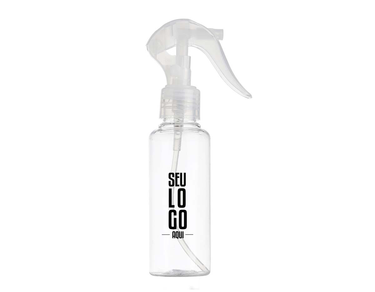 Borrifador plástico com capacidade de 100 ml, ideal para líquidos como álcool, perfumes, cosméticos ou soluções de limpeza. Frasco fabricado em polietileno (PE), material leve, resistente e de fácil manuseio. Conta com borrifador rosqueável, equipado com trava de segurança, garantindo praticidade no uso e evitando acionamentos acidentais durante o transporte. Perfeito para uso pessoal, profissional ou em kits promocionais.