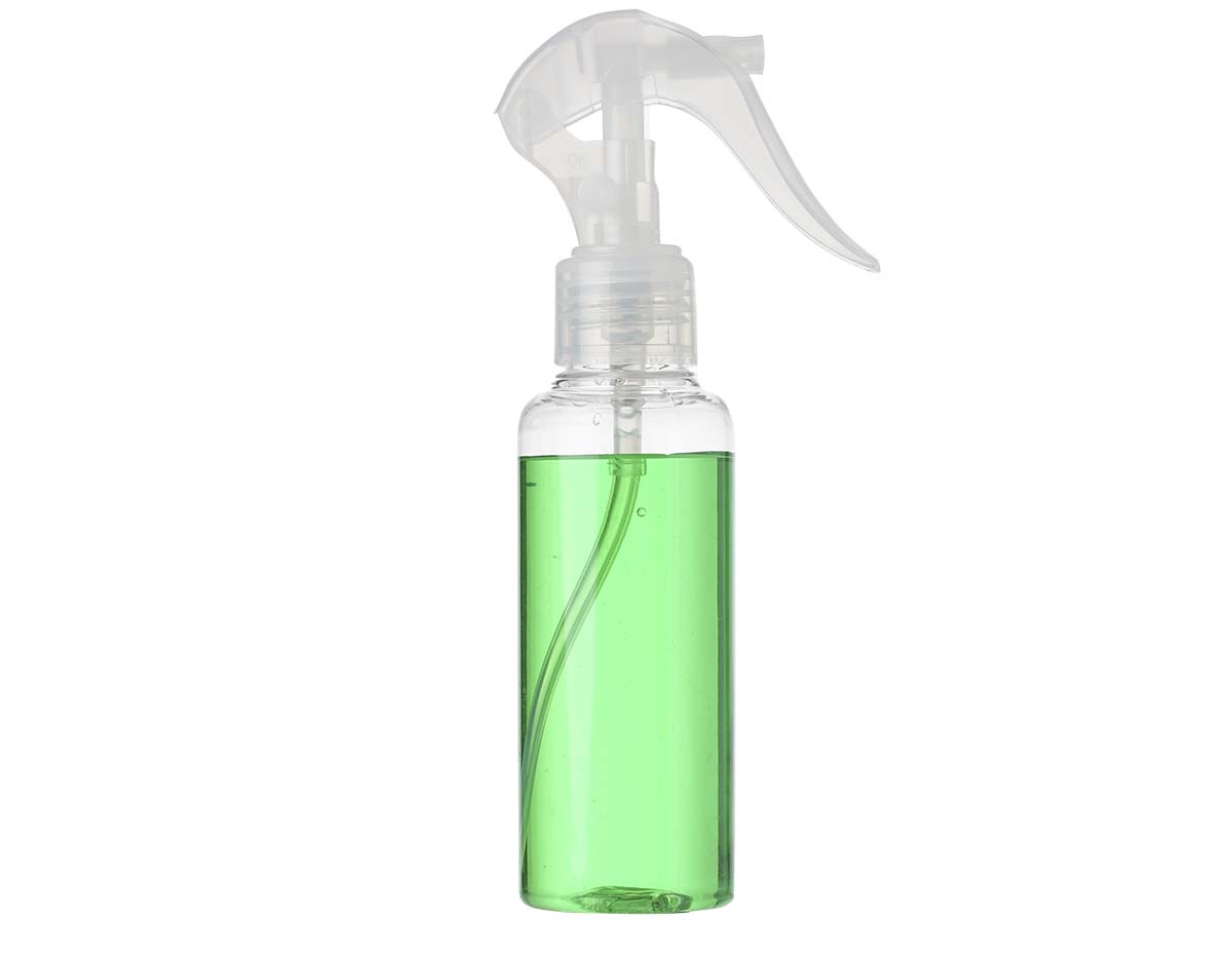 Borrifador plástico com capacidade de 100 ml, ideal para líquidos como álcool, perfumes, cosméticos ou soluções de limpeza. Frasco fabricado em polietileno (PE), material leve, resistente e de fácil manuseio. Conta com borrifador rosqueável, equipado com trava de segurança, garantindo praticidade no uso e evitando acionamentos acidentais durante o transporte. Perfeito para uso pessoal, profissional ou em kits promocionais.
