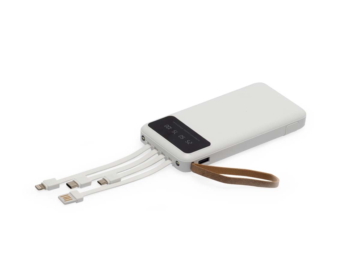 Carregador power bank de 10.000mAh com lanternas, múltiplas saídas e suporte para celular. Fabricado em plástico com display integrado, este power bank vem equipado com quatro cabos de carregamento, eliminando a necessidade de transportar cabos extras. Compatível com entradas V8, Tipo-C, Lightning e USB, praticidade é o sinônimo deste carregador. Com alça de couro sintético e um suporte funcional para celular, estilo gaveta, o power bank possui capacidade real de 6.000mAh para manter os dispositivos sempre carregados. Acompanha cabo USB-V8.