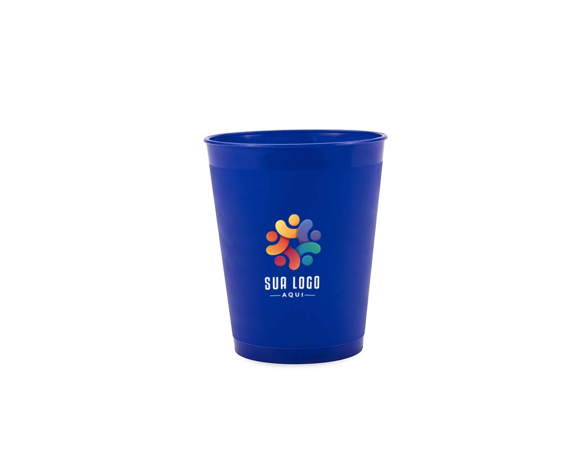 Copo reutilizável em plástico polipropileno (PP) com capacidade de 450ml. Leve e resistente, é indicado para uso em casa, festas ou eventos diversos, adaptando-se a diferentes ocasiões com praticidade.
