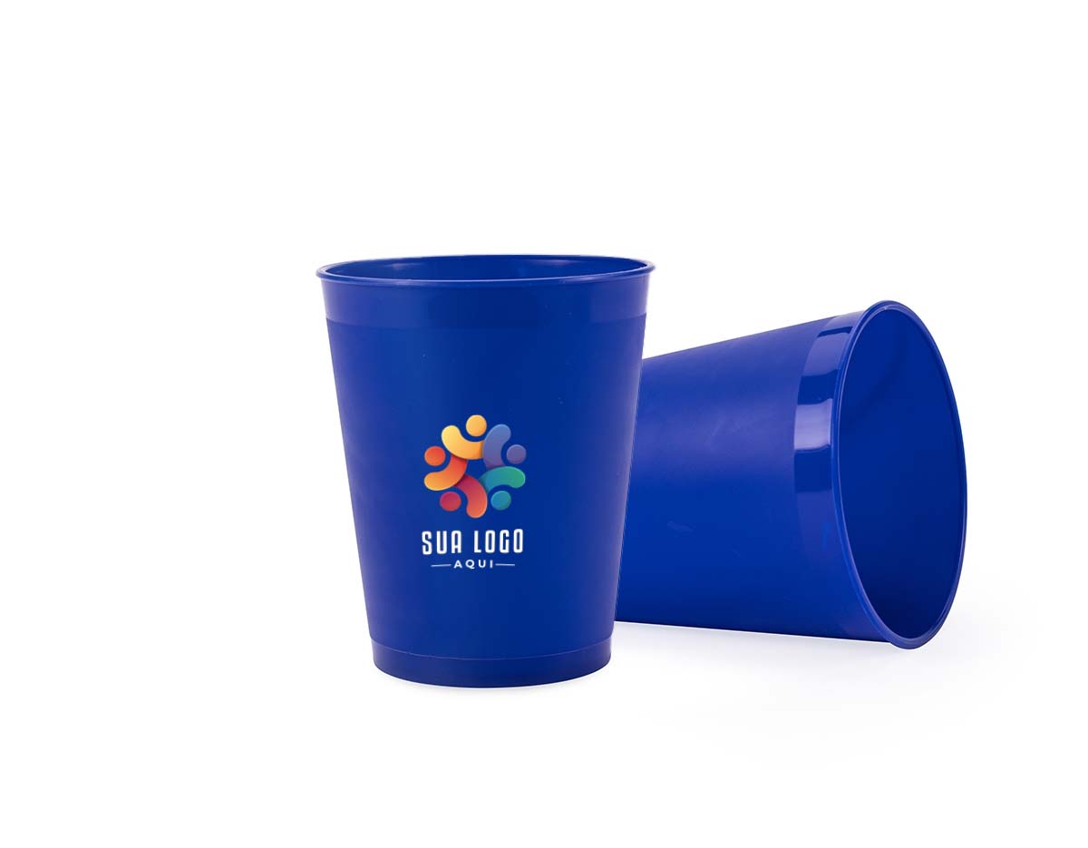 Copo reutilizável em plástico polipropileno (PP) com capacidade de 450ml. Leve e resistente, é indicado para uso em casa, festas ou eventos diversos, adaptando-se a diferentes ocasiões com praticidade.