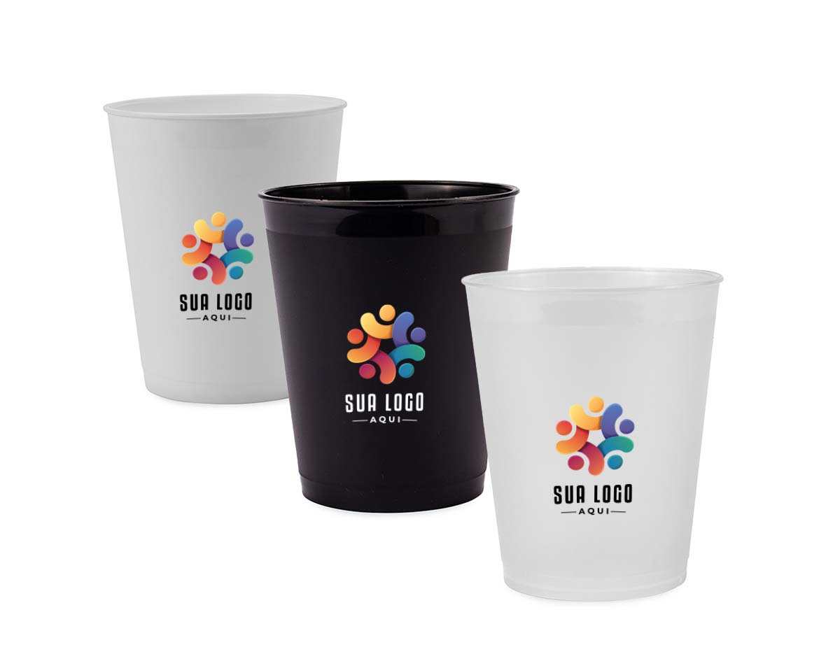 Copo reutilizável em plástico polipropileno (PP) com capacidade de 450ml. Leve e resistente, é indicado para uso em casa, festas ou eventos diversos, adaptando-se a diferentes ocasiões com praticidade.