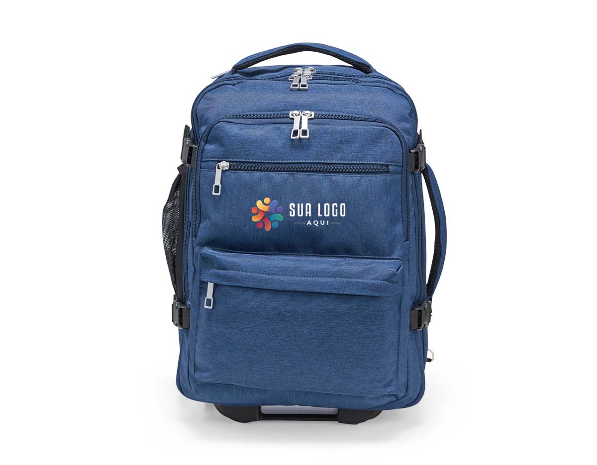 Mochila de 17L feita em poliéster impermeável, com alça retrátil em metal, botão e freios em plástico. Possui diversos bolsos: dois frontais, um lateral em tela, um interno em tela e um superior para guardar a alça. Pode ser usada nas costas ou como mala de mão, com alças superior e lateral reforçadas.