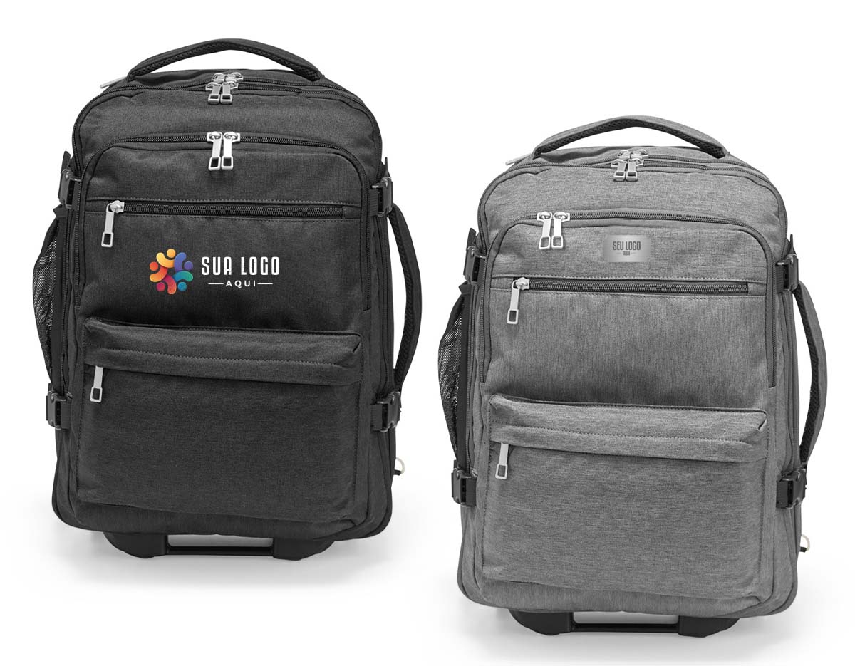 Mochila de 17L feita em poliéster impermeável, com alça retrátil em metal, botão e freios em plástico. Possui diversos bolsos: dois frontais, um lateral em tela, um interno em tela e um superior para guardar a alça. Pode ser usada nas costas ou como mala de mão, com alças superior e lateral reforçadas.