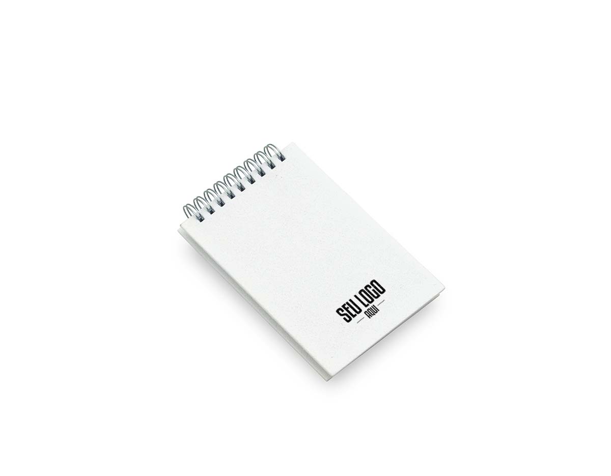 Bloco de anotações com capa PET sublimática e trilho de ferro. Contém cerca de 100 folhas brancas sem pauta. Para sublimação, recomenda-se temperatura de 200?°C e tempo de 25 a 30 segundos, conforme especificações do fornecedor.
