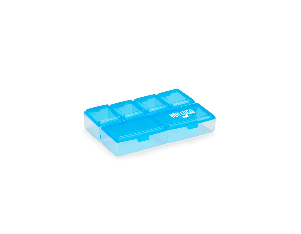 Porta comprimidos de plástico com seis compartimentos: dois maiores, com capacidade de até 15 ml, e quatro menores, totalizando 10 ml. Ideal para organizar comprimidos de forma prática e eficiente, oferecendo diferentes opções de arranjo para a rotina de cuidados.
