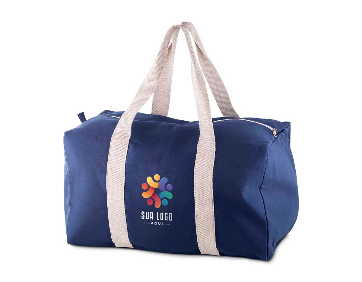 Mala esportiva confeccionada em algodão reciclado, com gramatura de 300g/m² no exterior e 140g/m² no interior. Possui alça em algodão cru, que oferece conforto no transporte. Leve, resistente e sustentável, é ideal para academia, viagens curtas ou atividades do dia a dia. Perfeita como brinde ecológico e personalizado.