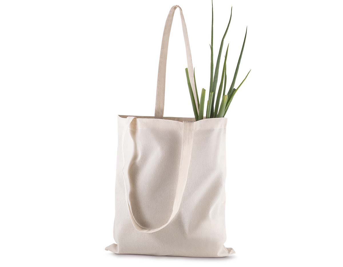 Sacola em algodão cru 140g/m², resistente, leve e sustentável. Ideal para o dia a dia, compras, eventos, feiras e ações promocionais. Possui excelente área para personalização, sendo uma opção ecológica que valoriza sua marca e contribui para a preservação do meio ambiente. Prática e versátil para diversas ocasiões.