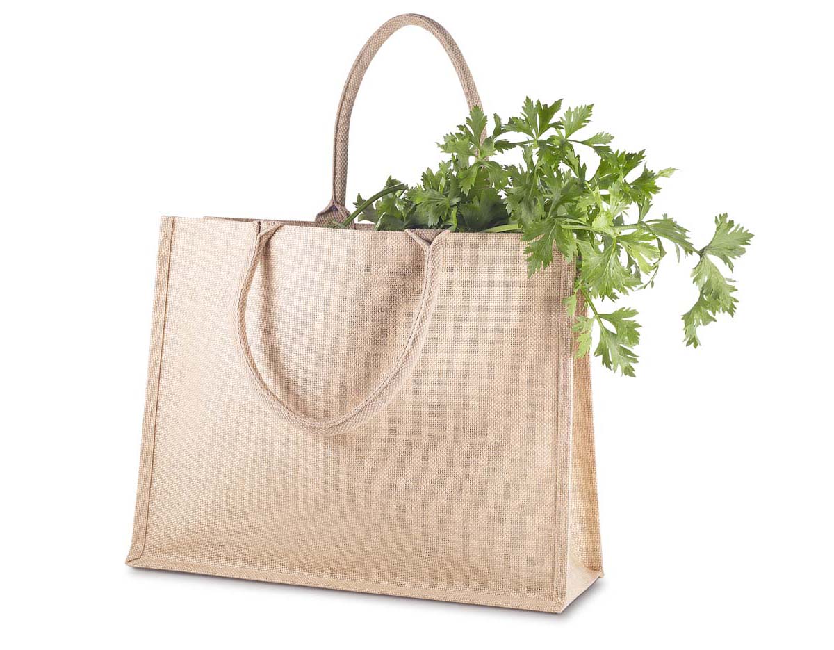 Sacola confeccionada em juta 360g/m², com alças reforçadas de algodão cru e base plana. Ideal para ações promocionais, brindes ecológicos e uso diário com estilo e sustentabilidade.