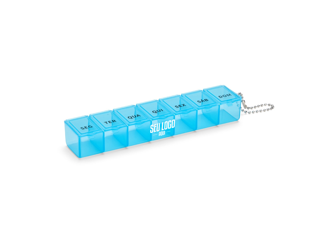 Este porta comprimidos ideal para ajudar a organizar uma rotina de cuidados com a saúde. Feito em plástico, o porta comprimidos contém sete divisórias com capacidade de até 10 ml. cada compartimento é marcada com o nome de um dia da semana abreviado, tudo para facilitar a separação precisa de medicamentos para uso de forma contínua. Além disso, acompanha uma corrente de bolinhas para encaixar no porta comprimidos e pendurá-lo em um chaveiro ou alça.