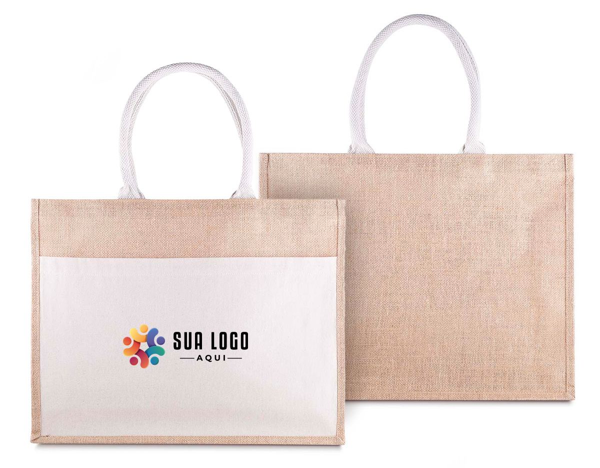 Sacola em juta com bolso frontal em algodão cru 220g/m², que combina resistência e estilo rústico. Possui alças reforçadas em algodão cru e base plana, oferecendo maior estabilidade e capacidade. Ideal para compras, eventos e brindes sustentáveis, com ampla área para personalização e destaque para sua marca.