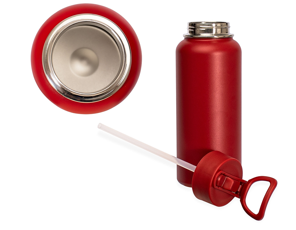 Uma garrafa térmica em aço inox que é uma excelente opção para manter líquidos quentes ou frios por mais tempo. Com capacidade de até 900ml, a garrafa possui parede dupla e isolamento a vácuo, o que ajuda a manter a temperatura conservada por um período maior e não permite que o calor ou frio entre em contato com as mãos ao segurá-la. Sua pintura eletrostática confere uma cor duradoura e um acabamento resistente e de alta qualidade. Além disso, sua tampa plástica rosqueável possui bico flip e canudo interno removível de plástico.