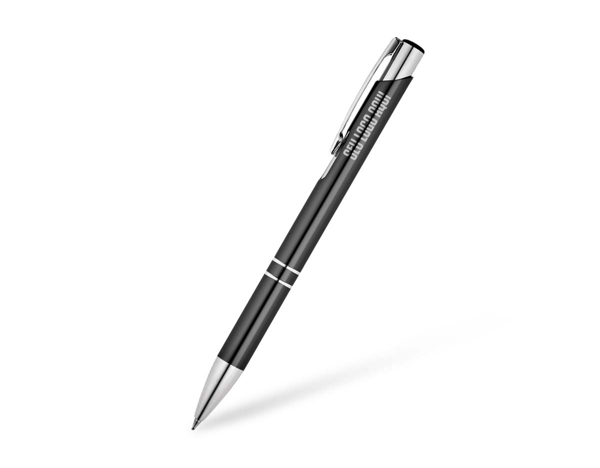 Caneta esferográfica em alumínio com acabamento metalizado, que oferece elegância e durabilidade. Possui clipe metálico, ideal para prender em bolsos, cadernos ou agendas. Leve, resistente e com escrita suave, é perfeita para uso diário, brindes corporativos e ações promocionais, valorizando sua marca com sofisticação.