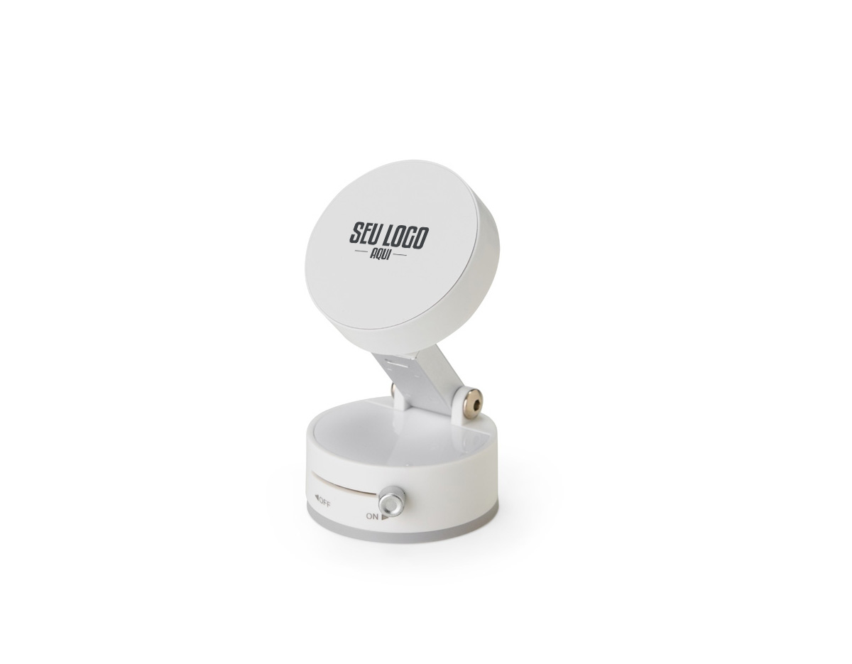 Um suporte compacto e funcional para acomodar smartphones de maneira simples em superfícies lisas. Feito em plástico, Possuí ajuste em diferentes ângulos de inclinação. Conta com uma ventosa retrátil via chave seletora para fixação do suporte em superfícies lisas, ideal para vidros e painéis de carros, mesas e outros ambientes através do adesivo em policarbonato que o acompanha. Apresenta encaixe magnético para posicionar o aparelho na vertical ou horizontal de forma prática aparelhos com suporte às funções magnéticas ou com o auxílio do anel adaptador que pode ser colado na parte interna de capas de celulares.