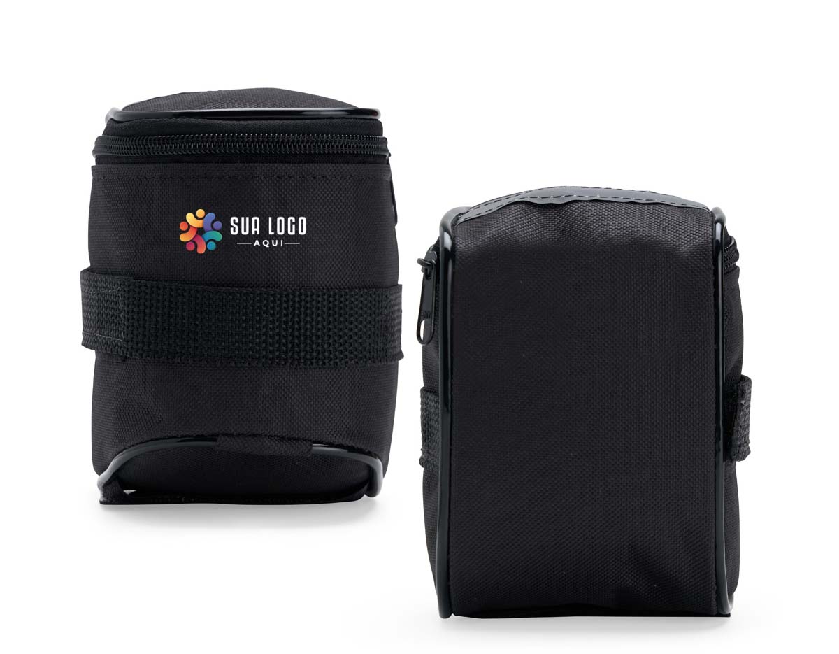 Bolsa de selim compacta, feita em Oxford impermeável, com compartimento único e zíper, ideal para pequenos objetos. Possui tira refletiva para maior visibilidade no trânsito e alças de nylon com velcro, que garantem ajuste fácil e seguro abaixo do selim da bicicleta.