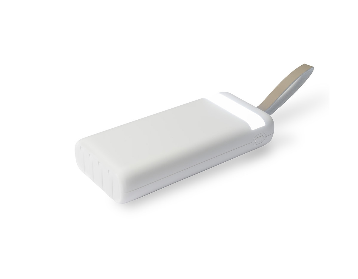 Carregador portátil em plástico com capacidade de 20.000mAh. Possui quatro cabos integrados com saídas Lightning, USB-C, Micro-USB e USB, duas entradas (USB-A e USB-C), painel de LED numérico, lanterna frontal e alça em couro sintético. Acompanha cabo USB-C para recarga.