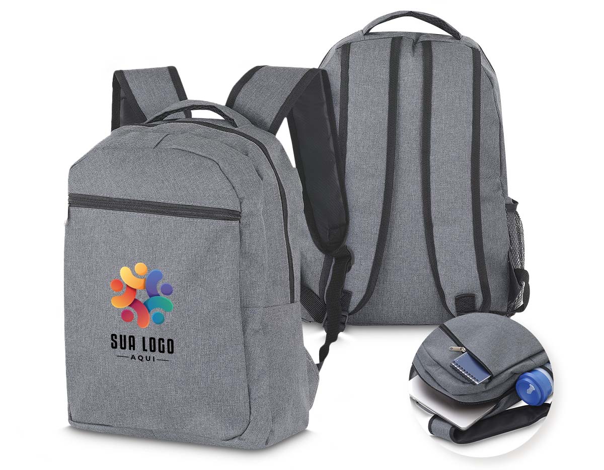 Mochila para notebook confeccionada em tecido poliéster 300D de alta qualidade. Possui compartimento principal com divisória acolchoada para notebook, bolsos frontais com zíper para acessórios, alças ajustáveis e acolchoadas, além de alça de mão reforçada. Ideal para uso diário, trabalho, estudos ou viagens.