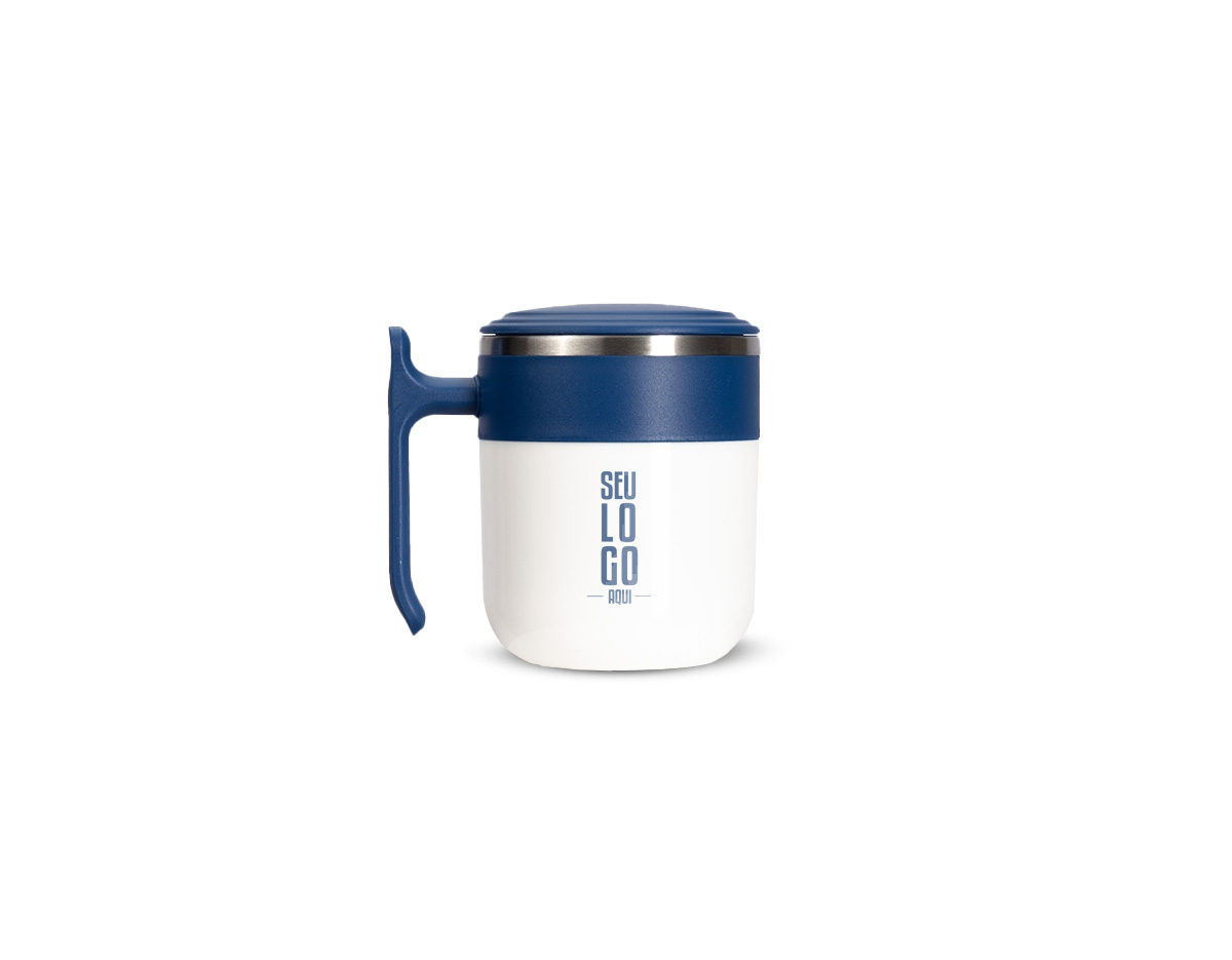 Caneca com design modero, feita em inox e capacidade de até 350ml. Ela possui revestimento externo, alça e tampa de encaixe em plástico, além da base emborrachada antiderrapante para oferecer mais segurança durante seu uso.