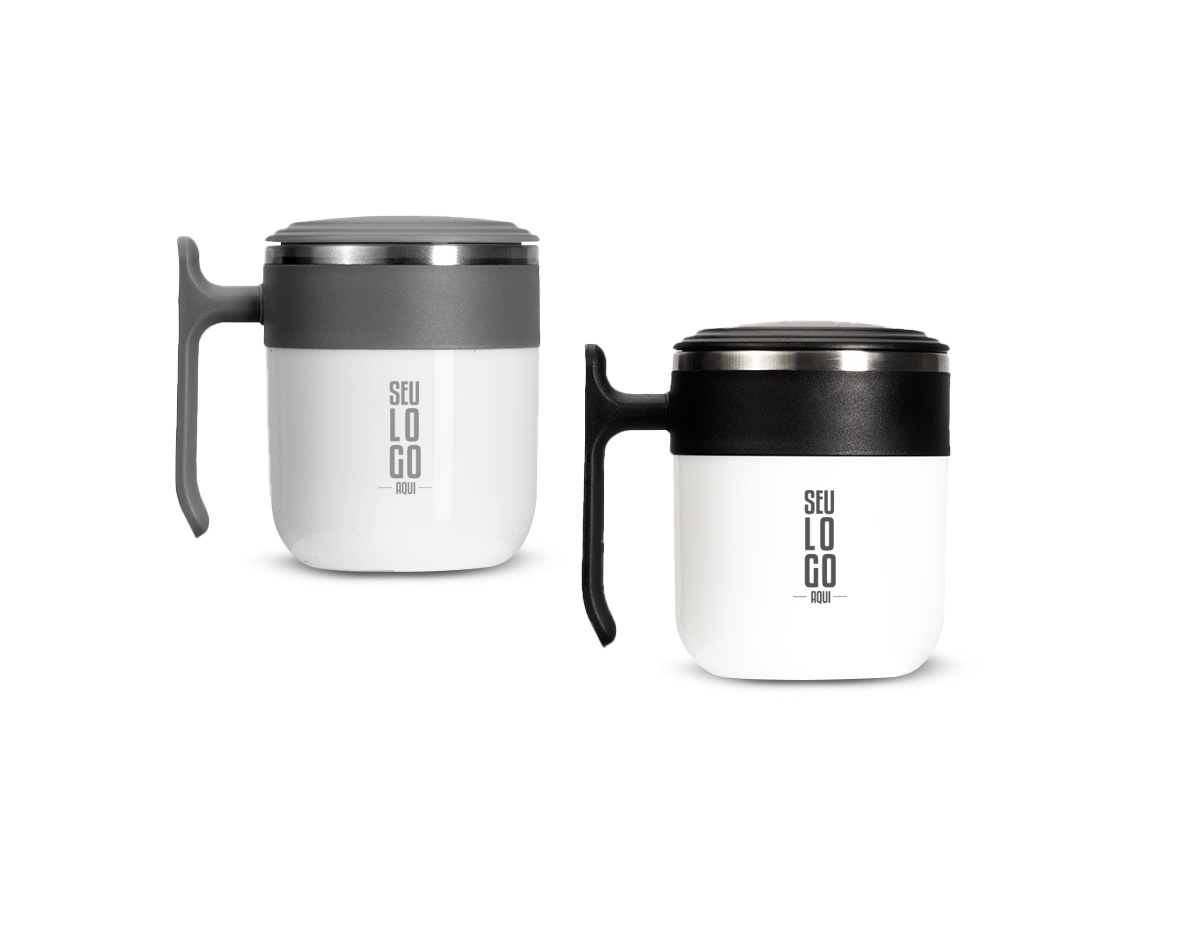 Caneca com design modero, feita em inox e capacidade de até 350ml. Ela possui revestimento externo, alça e tampa de encaixe em plástico, além da base emborrachada antiderrapante para oferecer mais segurança durante seu uso.