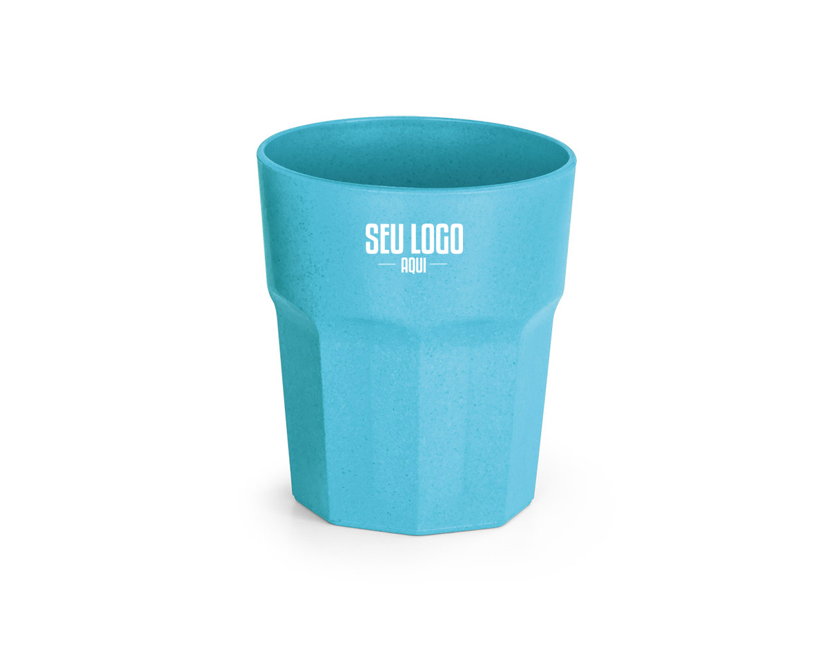 Copo com capacidade de até 400 mL, feito com 50% de fibra de arroz e 50% de polipropileno (PP). Possui acabamento fosco, é leve, resistente e ideal para uso cotidiano, unindo praticidade e materiais alternativos de menor impacto ambiental.