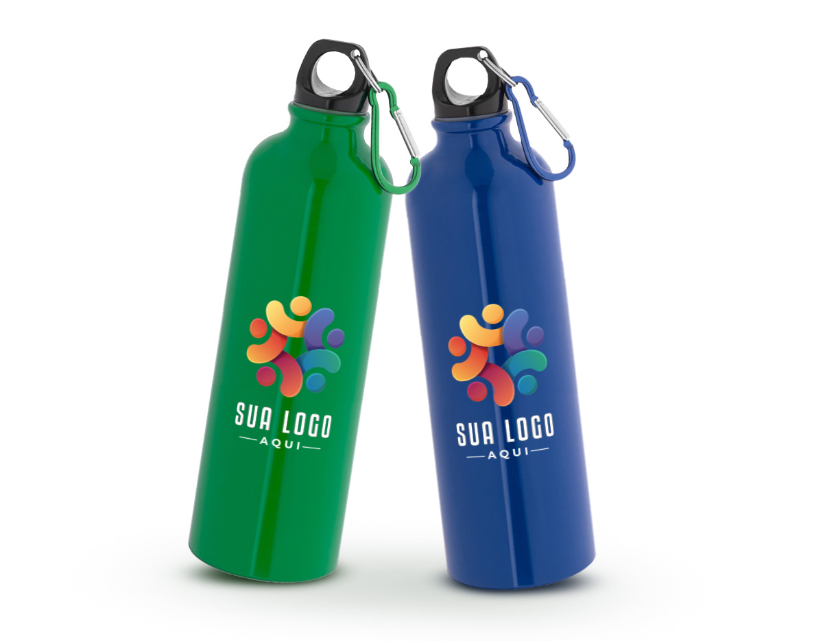 Squeeze esportiva em aço inox de parede simples. A tampa tem um mosquetão que facilita seu transporte ou pode ser pendurado numa mochila. Capacidade até 820 mL. Caixa branca 94657 vendida opcionalmente. Certificação EU Food Grade.