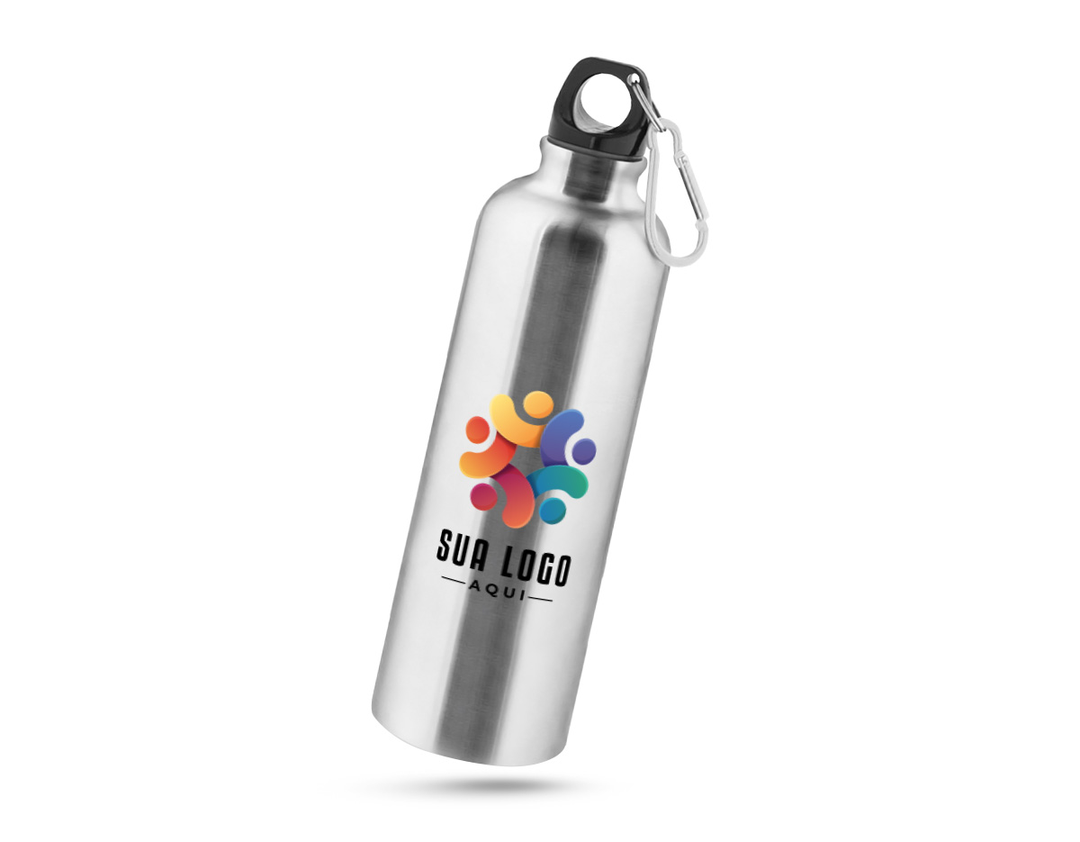 Squeeze esportiva em aço inox de parede simples. A tampa tem um mosquetão que facilita seu transporte ou pode ser pendurado numa mochila. Capacidade até 820 mL. Caixa branca 94657 vendida opcionalmente. Certificação EU Food Grade.