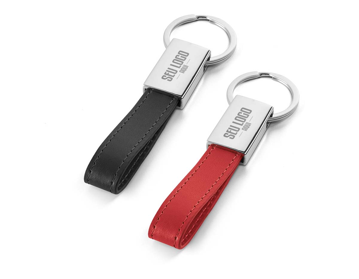 Chaveiro em metal e PU. Fornecedido em caixa presente de papel kraft reciclado.
