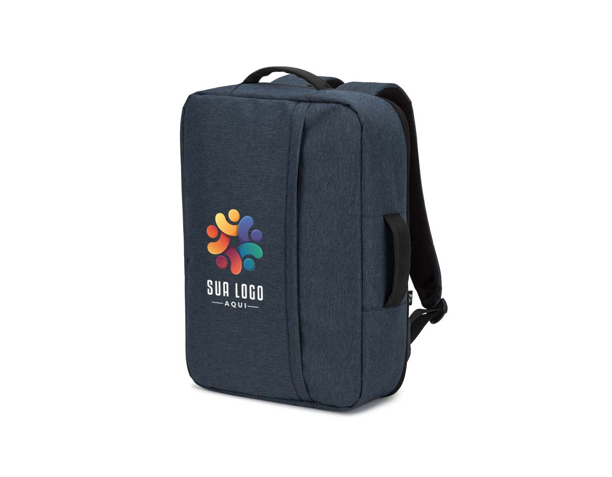 Mochila para notebook em poliéster reciclado 300D de alta densidade e forro em poliéster reciclado 190T. Possui um compartimento principal para notebook até 15.6" que pode ser totalmente aberto, possibilitando um acesso mais descomplicado, e um bolso frontal de grande dimensão. A mochila também pode ser utilizada como pasta graças à sua pega lateral e o seu formato compacto. A parte posterior em malha incorpora uma alça para trolley.