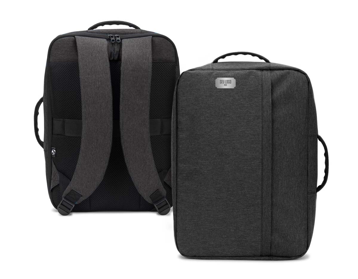 Mochila para notebook em poliéster reciclado 300D de alta densidade e forro em poliéster reciclado 190T. Possui um compartimento principal para notebook até 15.6" que pode ser totalmente aberto, possibilitando um acesso mais descomplicado, e um bolso frontal de grande dimensão. A mochila também pode ser utilizada como pasta graças à sua pega lateral e o seu formato compacto. A parte posterior em malha incorpora uma alça para trolley.