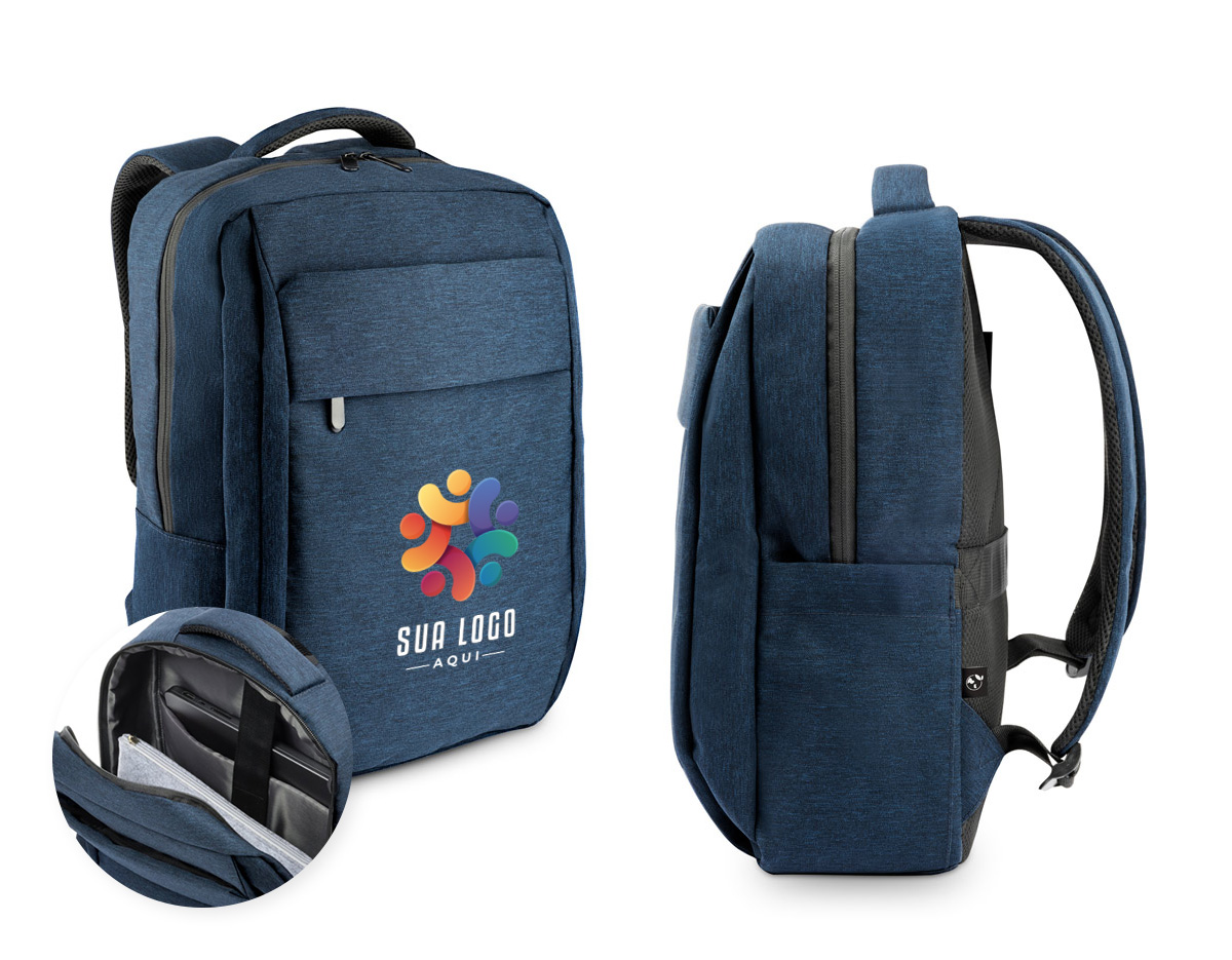 Mochila totalmente almofadada para notebook, feita em poliéster reciclado 300D de alta densidade com forro em poliéster reciclado 210D. Possui compartimento principal para notebook até 15.6", dois bolsos frontais, bolso lateral para squeeze e alça traseira para encaixe em trolley. Capacidade até 18 L.