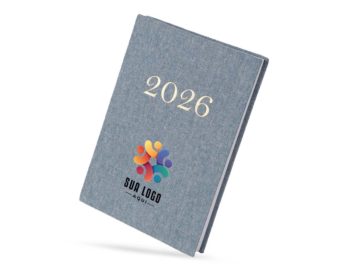 Agenda diária 2026 com capa dura com revestimento em linho. Contém páginas dedicadas a dados pessoais, calendários 2026 a 2028, planejamento diário de 2026 e lista de códigos DDI.