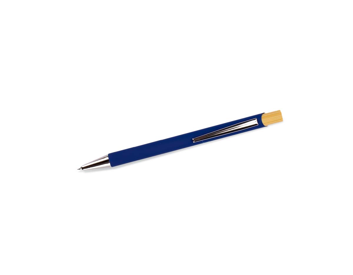 Caneta esferográfica com carga azul de 1.0mm. Possui construção metálica e acionamento por clique em bambu, o que proporciona uma pegada leve e maior precisão durante o uso.